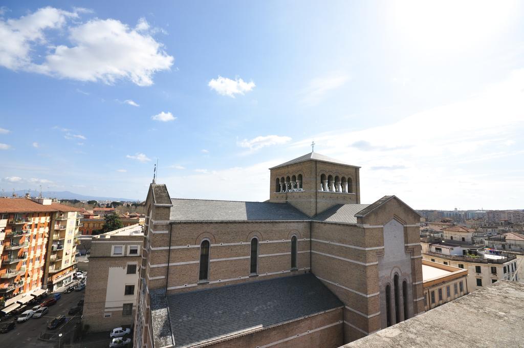 Appartamento Penthouse With View Roma Esterno foto