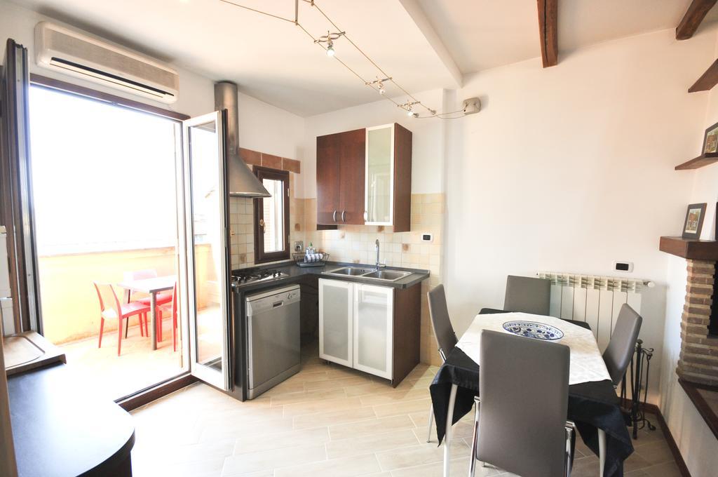 Appartamento Penthouse With View Roma Esterno foto