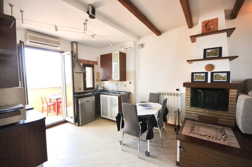 Appartamento Penthouse With View Roma Esterno foto
