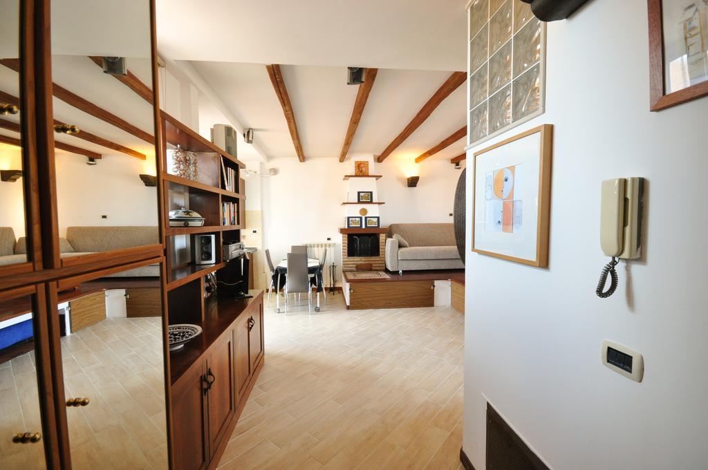 Appartamento Penthouse With View Roma Esterno foto