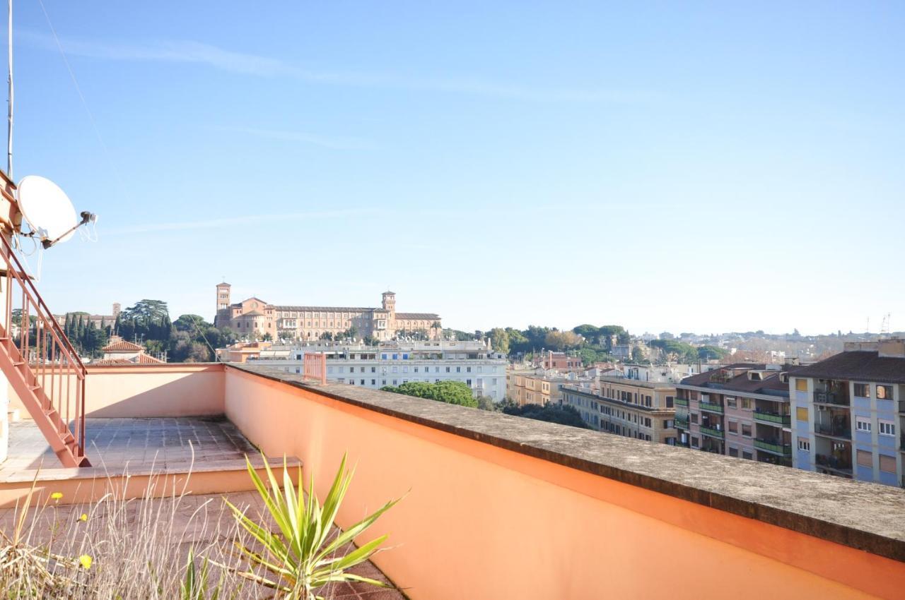 Appartamento Penthouse With View Roma Esterno foto