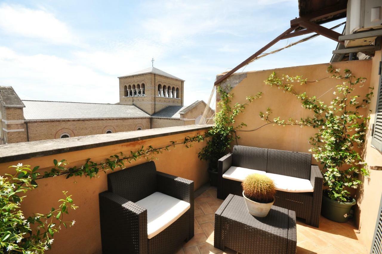 Appartamento Penthouse With View Roma Esterno foto